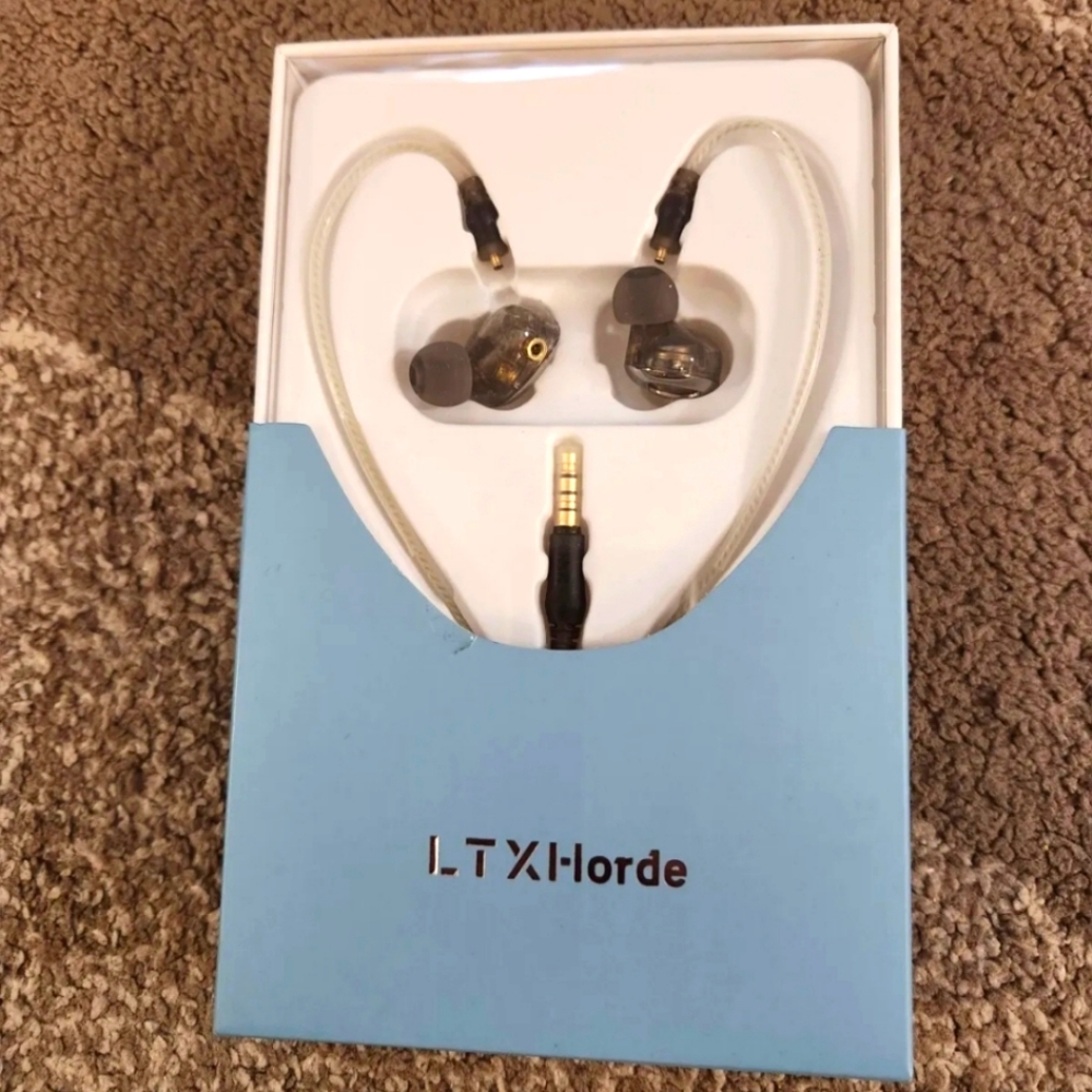 LTXHorde Earbud Wired HeadsetSoundproof Sweatproof Three Drive UnitStereo